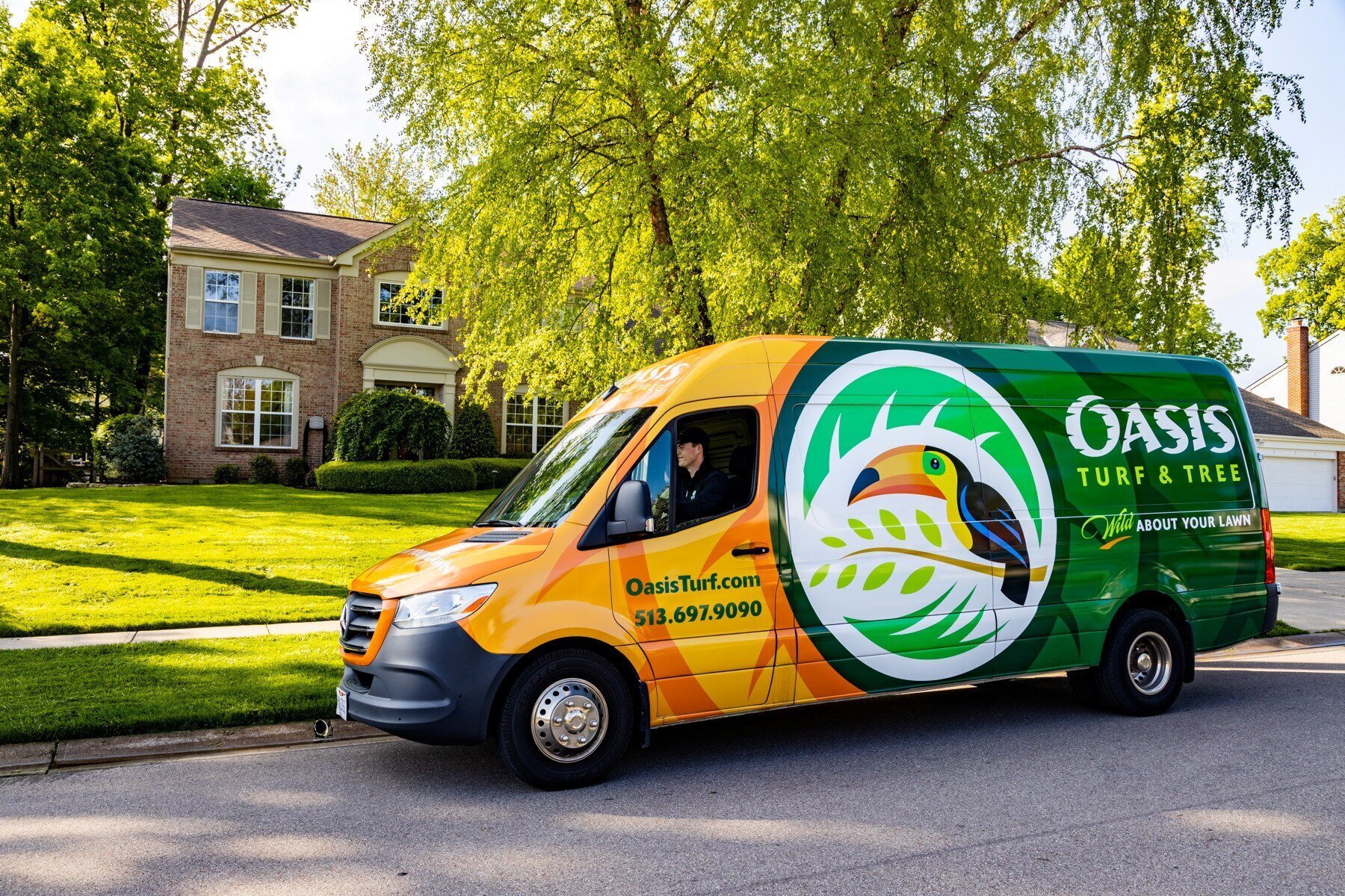 Oasis Turf and Tree van